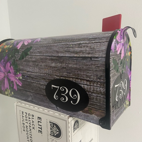 Beautiful Custom Mailbox with floral design. Add your name & address optional. - Picture 3 of 11